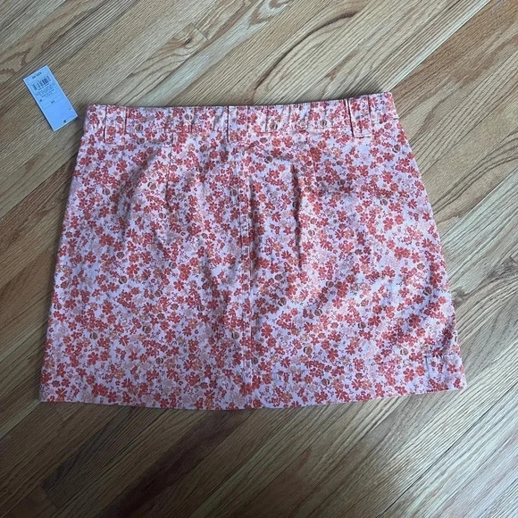 NWT Floral Mini Skirt - Picture 4 of 4